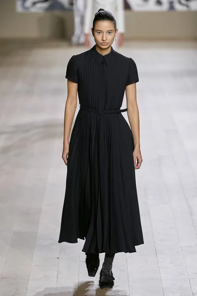 Look 50